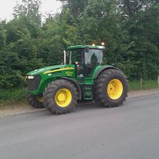 John Deere 7920
