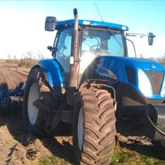 New Holland T7030