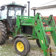 John Deere 2140