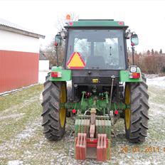 John Deere 2140