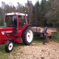 International Harvester 685 XL