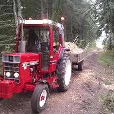 International Harvester 685 XL