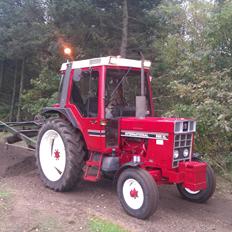 International Harvester 685 XL
