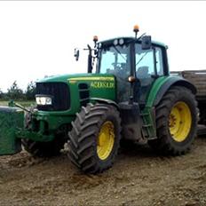 John Deere 6930