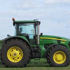 John Deere 7930