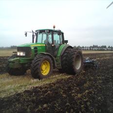 John Deere 6930