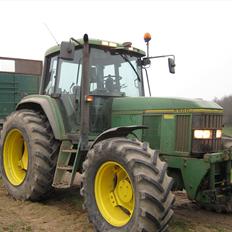 John Deere 6900