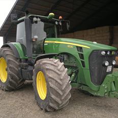 John Deere 8530