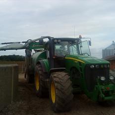 John Deere 8430