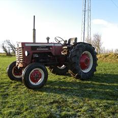 International Harvester B275