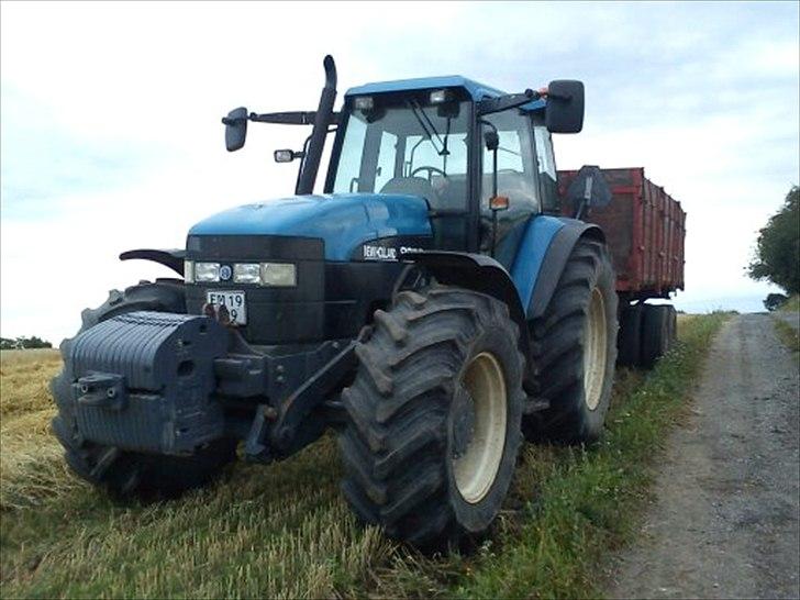 Ford 8360 - New Holland Kører Lidt Korn   billede 3