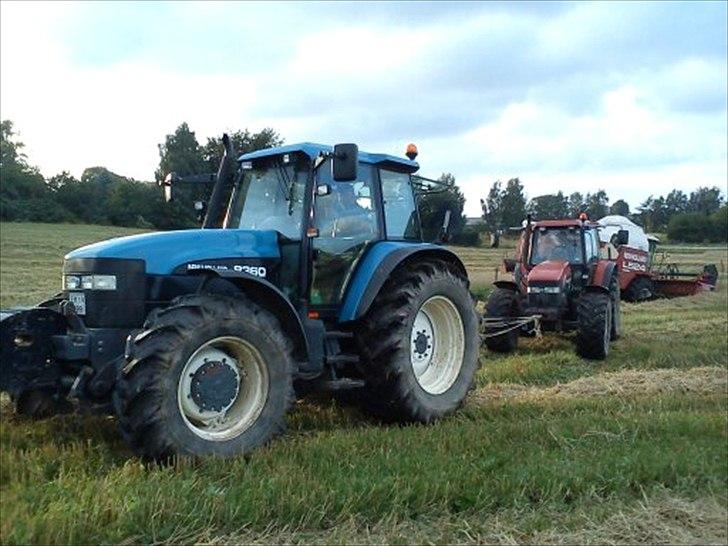 Ford 8360 - New Holland 8360 Og Fiatgri M160 Trækker Vores Ene MejeTærsker Fri  billede 4