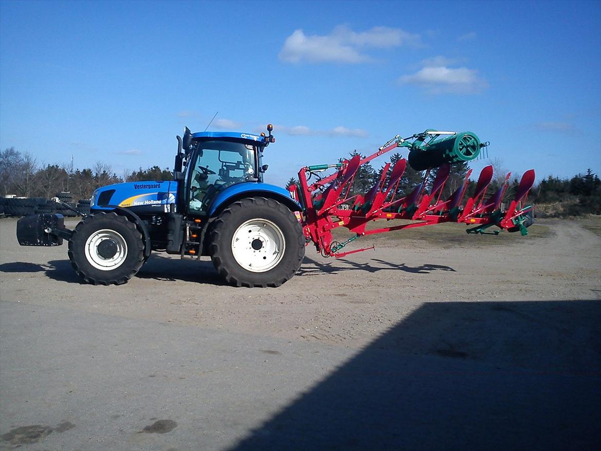 New Holland T6080 PowerCommand - Havde traktoren med på arbejde en dag, for at hente vores nye plov billede 8