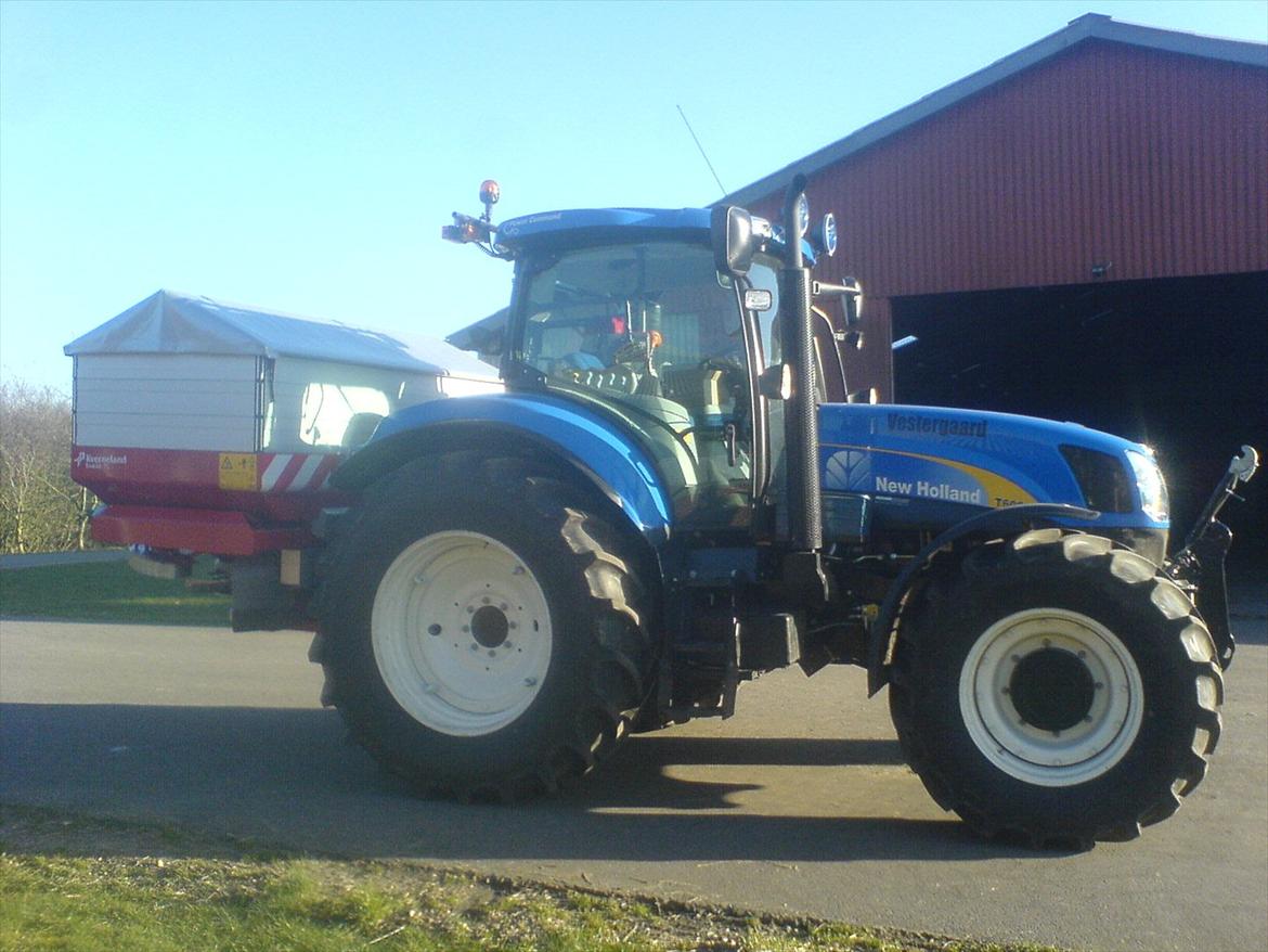 New Holland T6080 PowerCommand - Lige kommet hjem med vores nye gødningsspreder billede 11