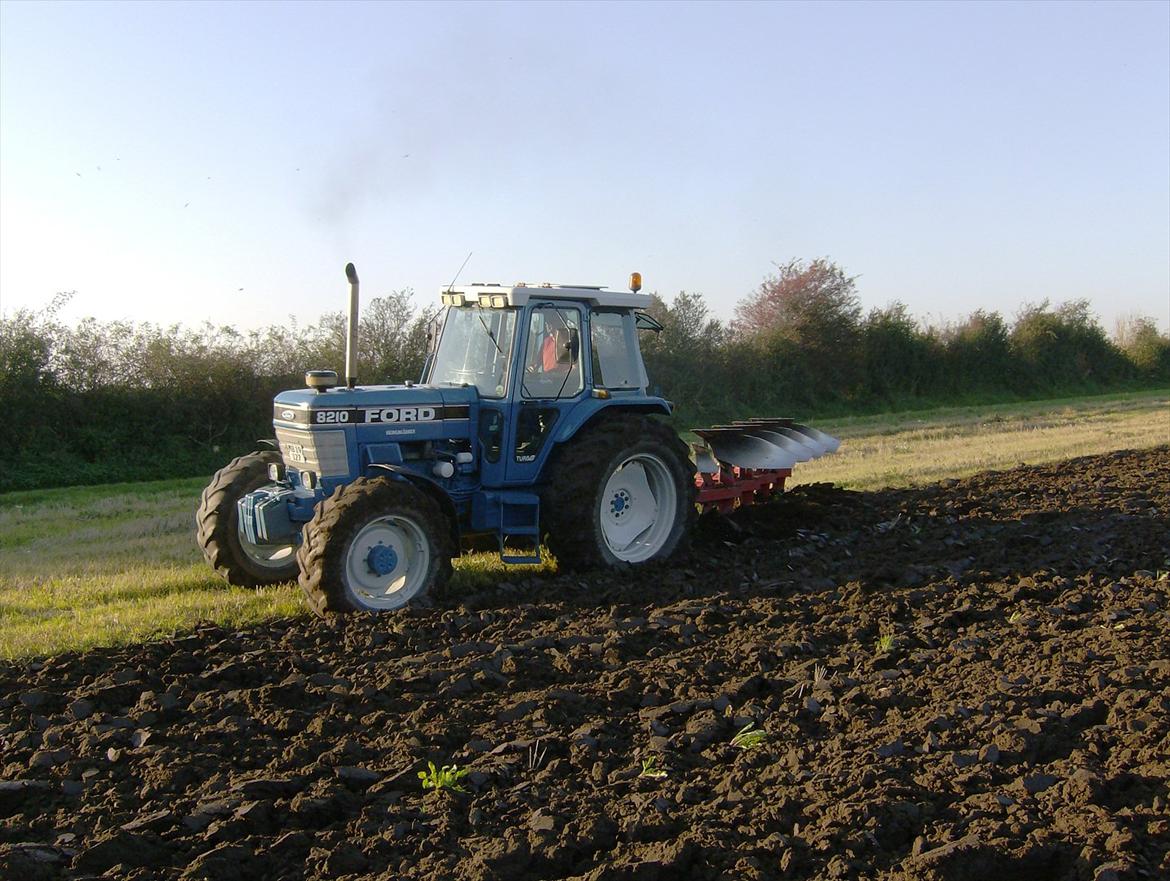 Ford 8210 FORCE II - Efterårs pløjning.. billede 5