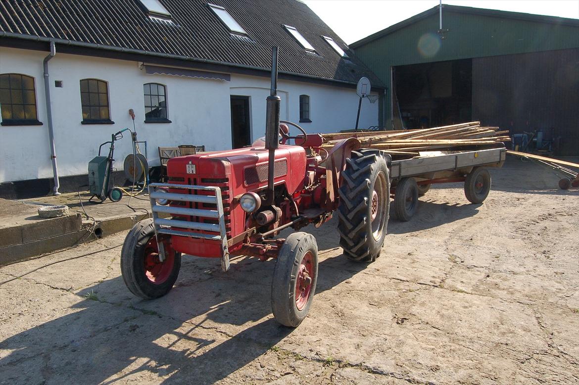 International Harvester B275 Benzin billede 1