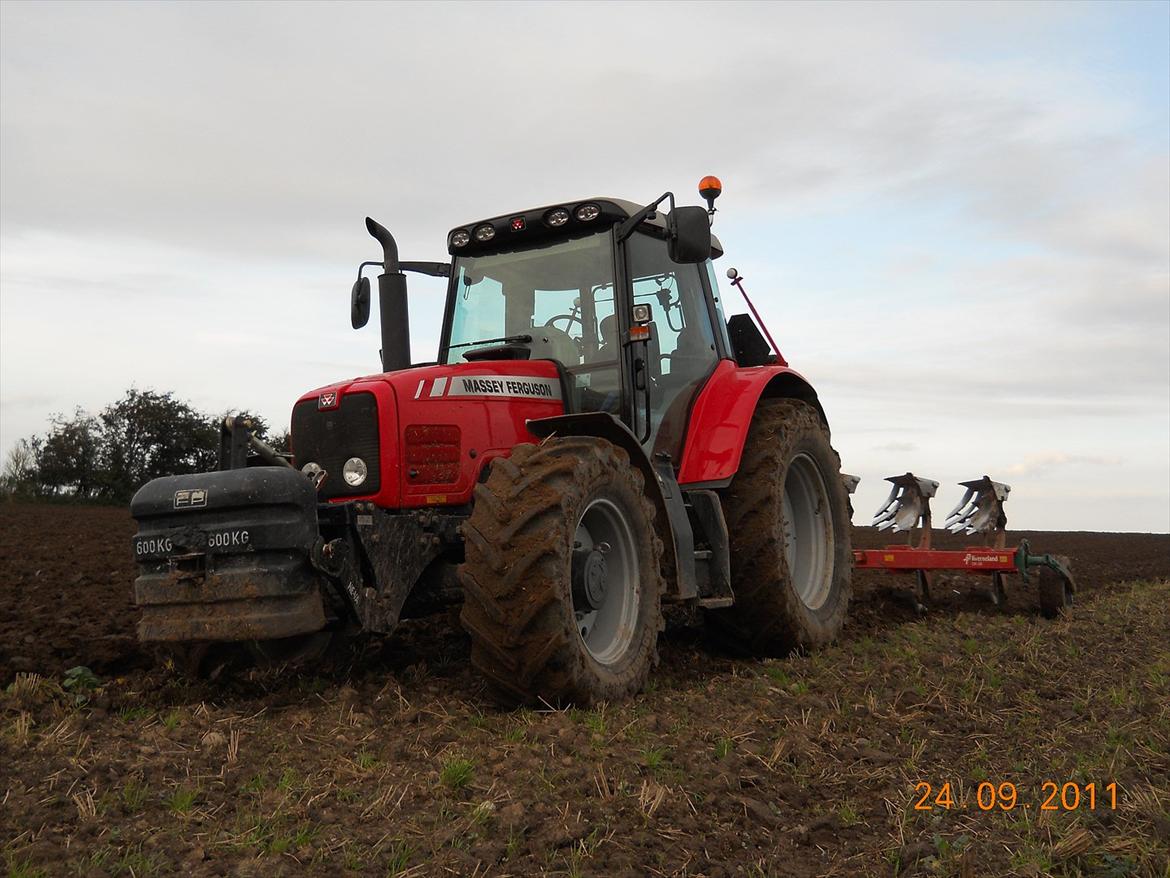 Massey Ferguson 6480 dyna 6 - var lige ude og plove lidt med vores kvernland 4 furet riste plov  billede 10