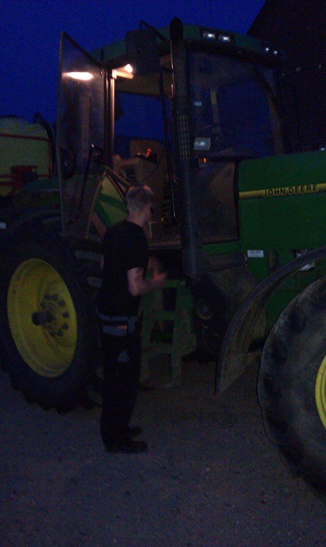 John Deere 7800 - ja der skulle lige lidt skidt ud :D billede 4
