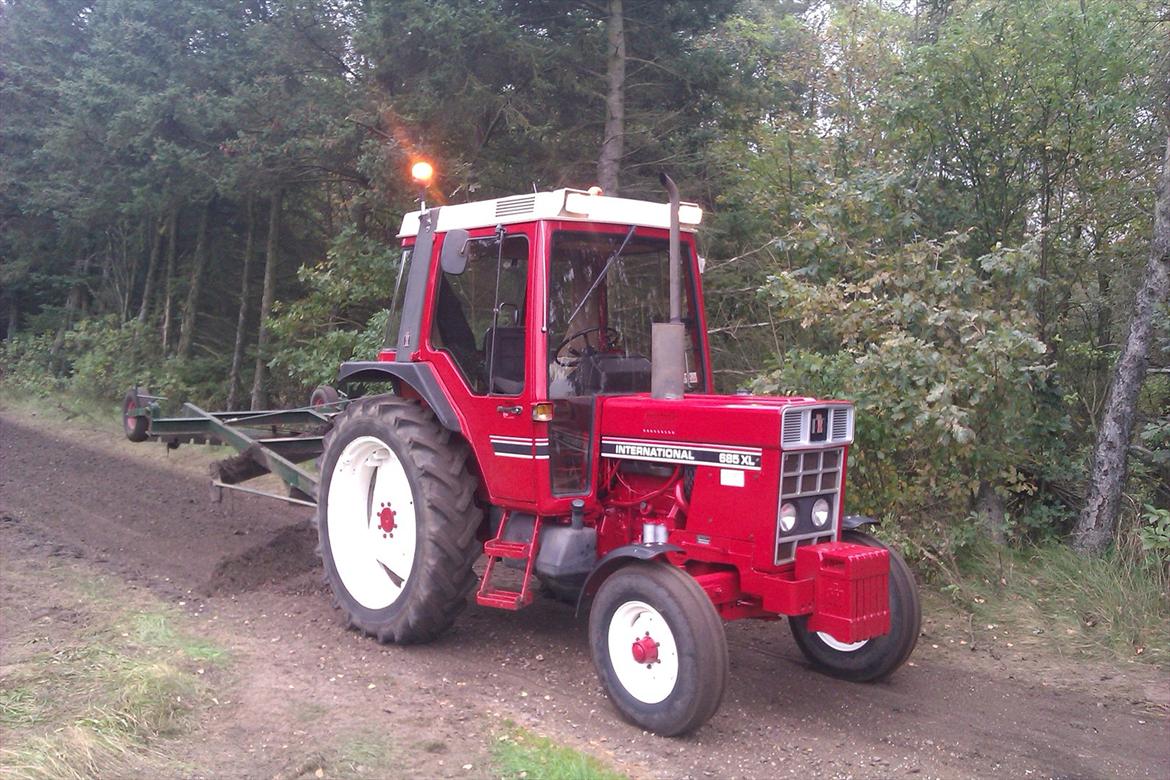 International Harvester 685 XL - m. vejskraber. billede 1