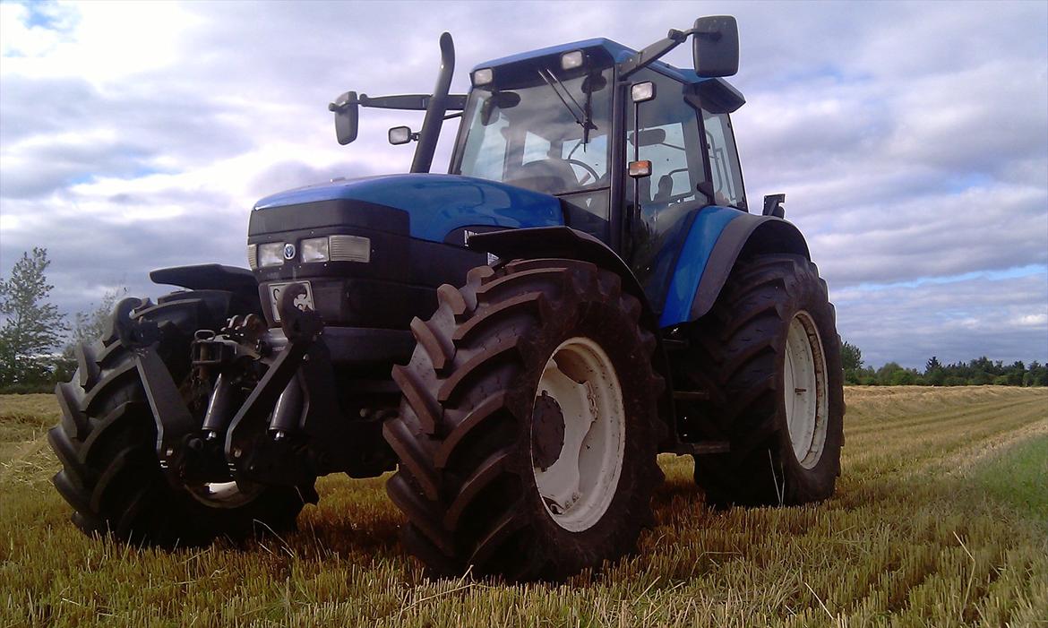 New Holland TM 135 - Et billede fra da vi lige havde fået nye fordæk på 2010 :) billede 1