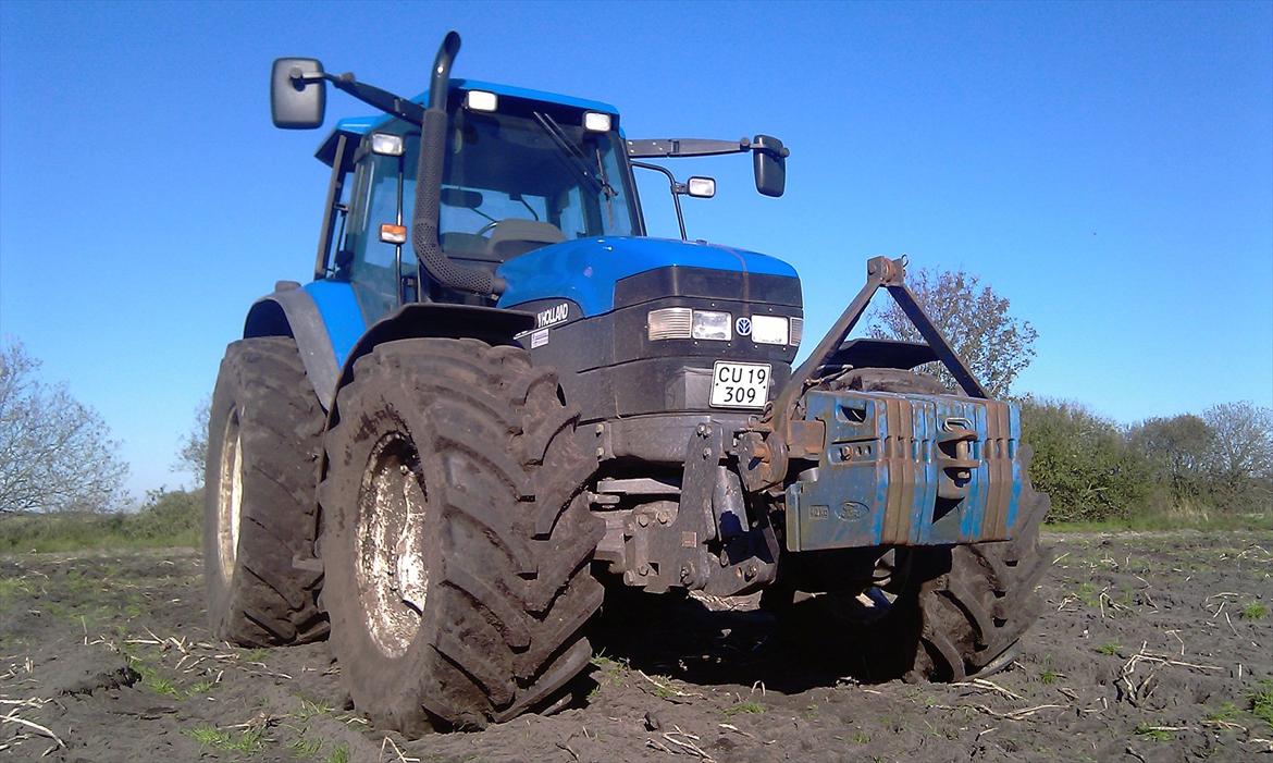 New Holland TM 135 - En dag jeg bare holdte og ventede på næste gang vi sad fast, tror vi sad fast 20gange den dag med kartoffeloptageren :) billede 5