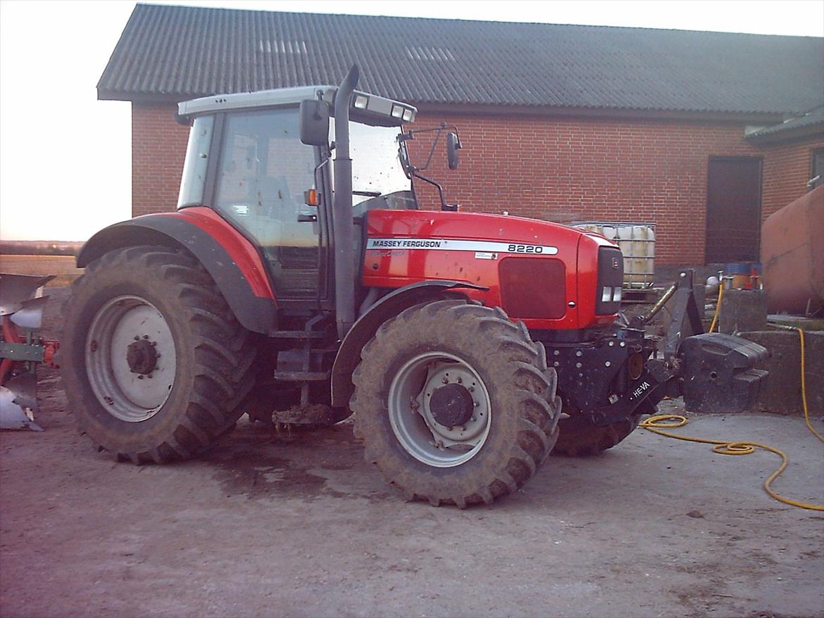 Massey Ferguson 8220 billede 1