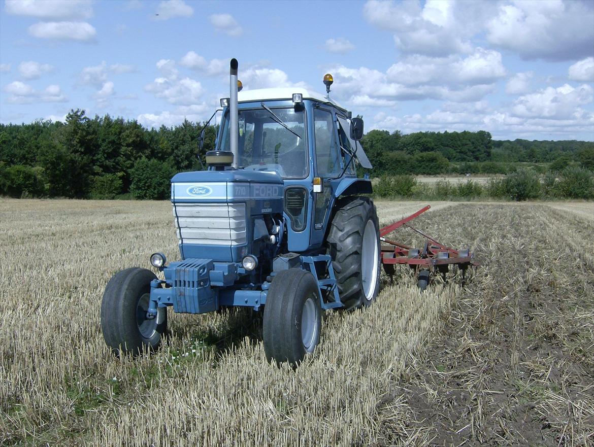 Ford 7710 - Stubharvning med Kongskilde.. der køres uden GPS! :P billede 3