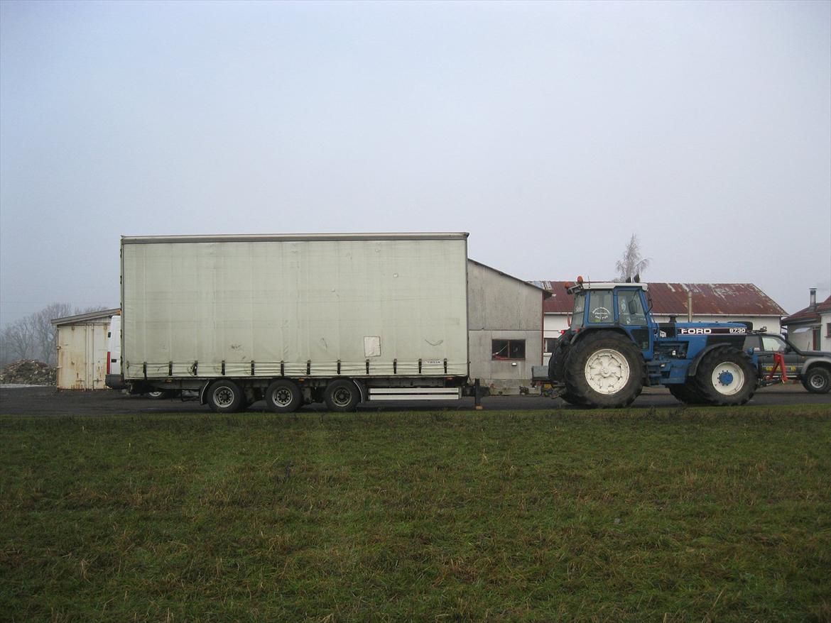 Ford 8730 - traileren er til og ha min traktortrækker i .... nemt  billede 11