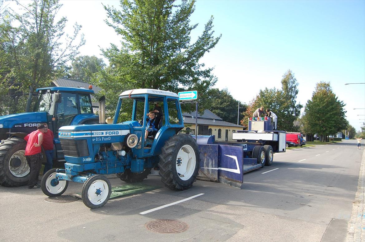 Ford 8200 - udstilling af traktor og den blå slæde billede 2