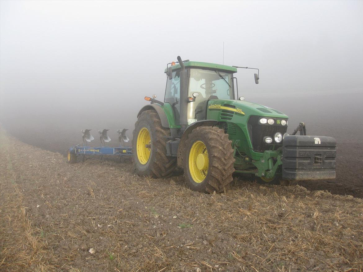 John Deere 7920 - En tidlig morgen med ploven..  billede 7