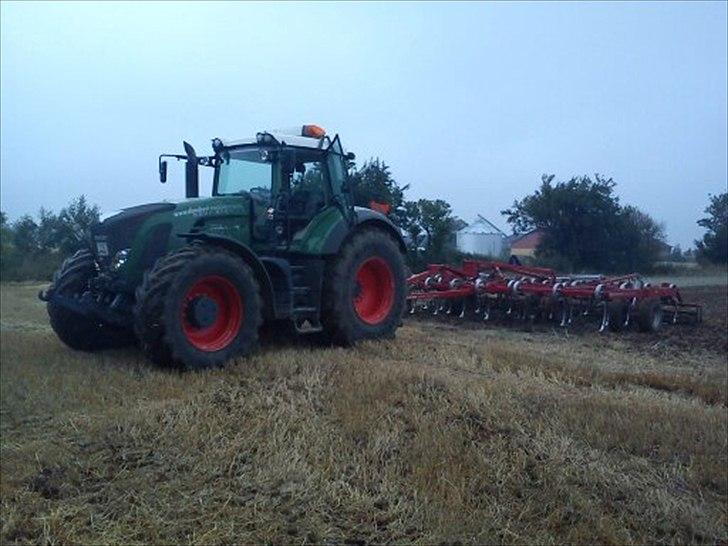 Fendt 924 vario - 924 med Konskilde 6 meter stubharve billede 1