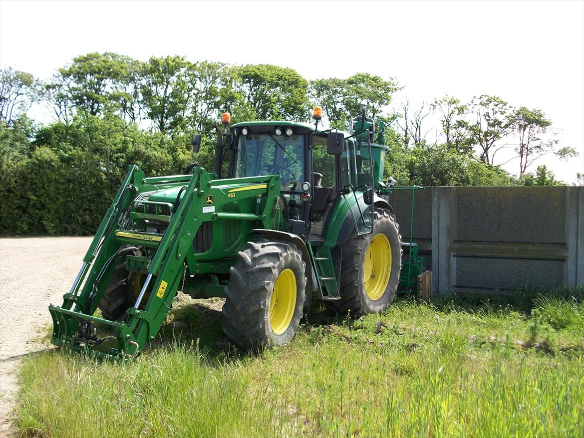 John Deere 6620 - Rører gylle med samson RV200 billede 1