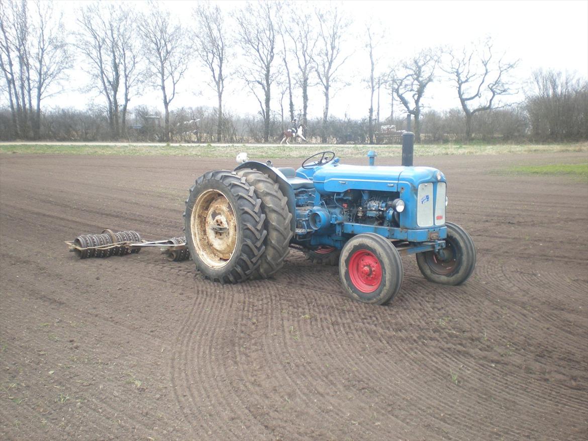 Fordson Power Major - Tromling er majorens arbejde. det duer den bare til... billede 3