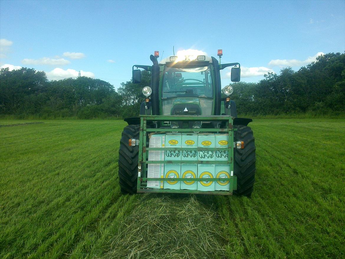 Fendt 718 Vario TMS - Min opbevaringskasse, hvor der er plads til 12 ruller.:) billede 13