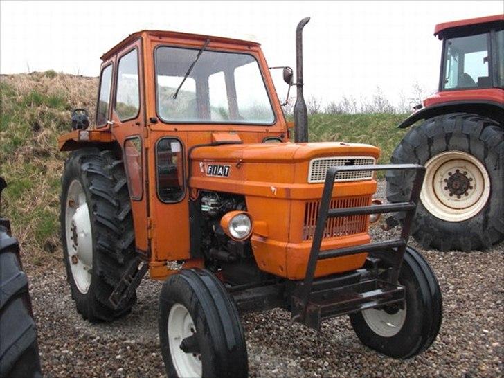 Fiat 640 - Ved Lintrup Maskinhandel hvor traktoren blev købt. billede 1