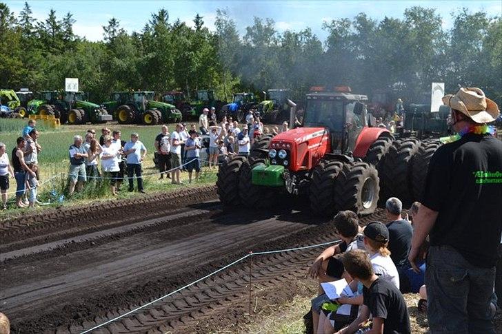 Massey Ferguson 8480 - kig på forhujlene de luft tryk passer billede 10