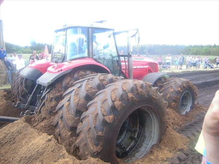 Massey Ferguson 8480 - længer ned kan den altså ikke komme :p billede 12