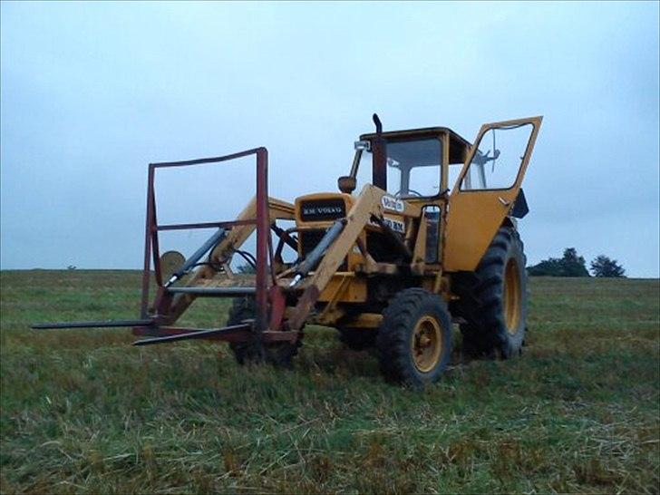 Volvo BM 650 Industrial SOLGT - Volvo Bm 650 Ude Og Stille Baller Op billede 6