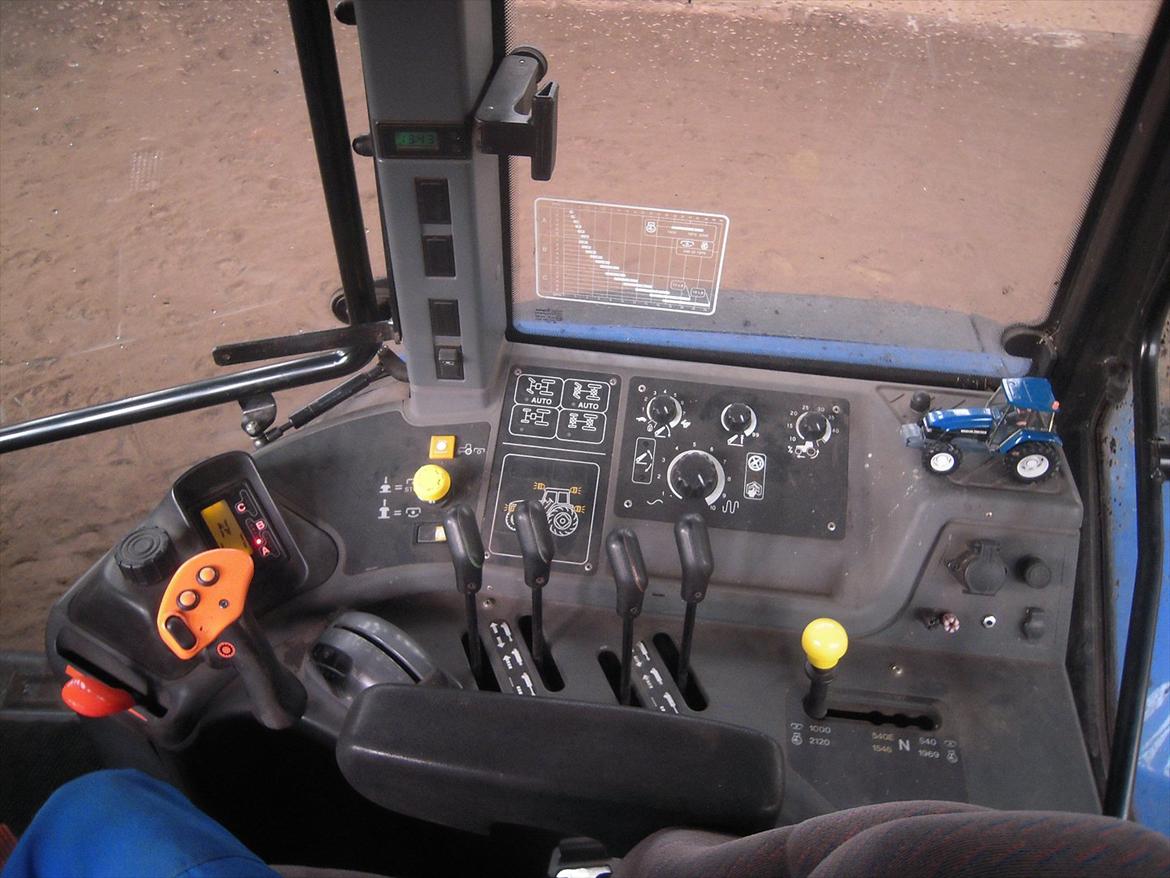 New Holland Tm 155 billede 18