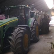 John Deere 8530