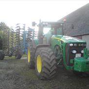 John Deere 8530