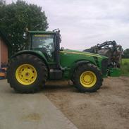 John Deere 8230