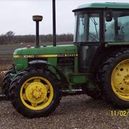 John Deere 2140