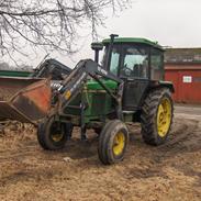 John Deere 2140