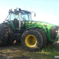 John Deere 8230