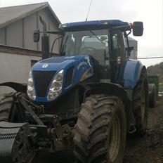 New Holland T7060