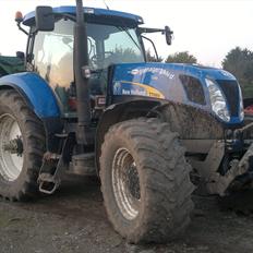 New Holland T7060