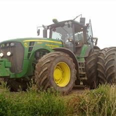 John Deere 8530