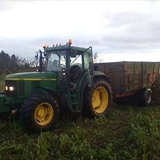John Deere 6610