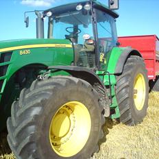 John Deere 8430